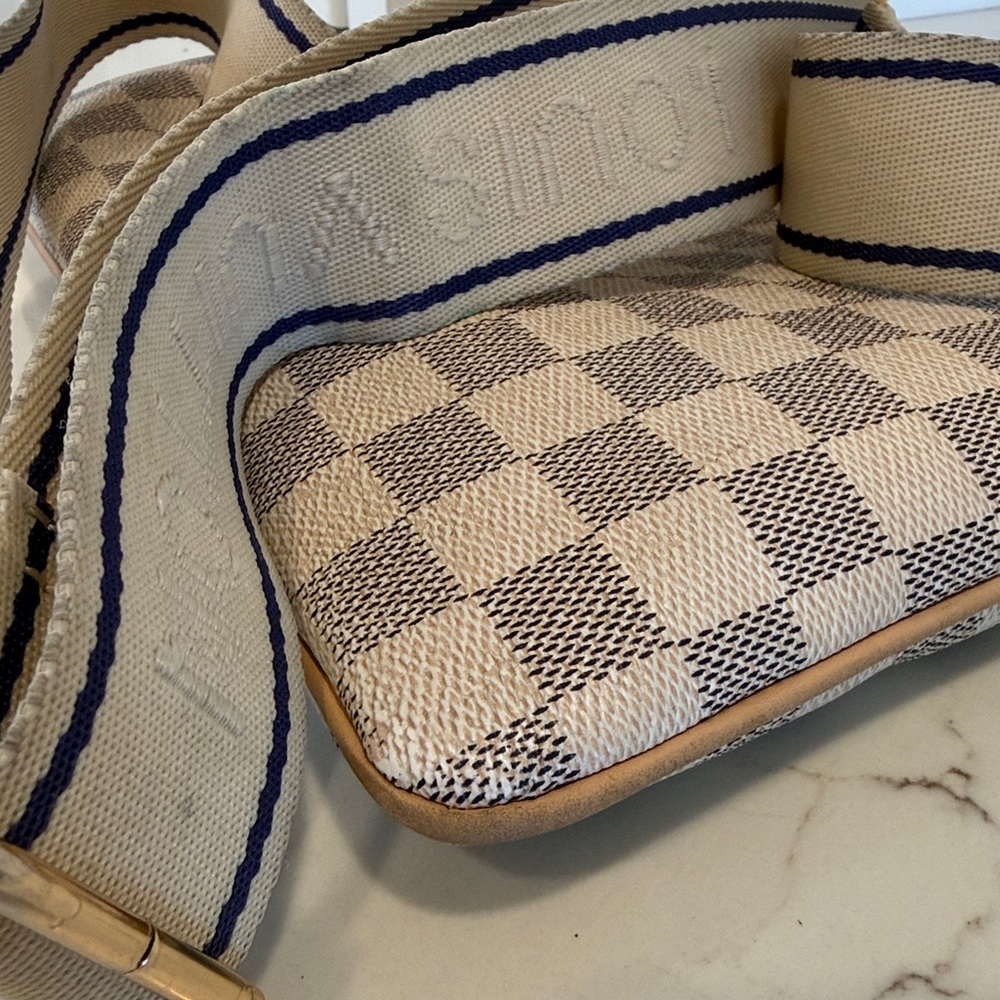 Louis Vuitton Crossbody - Picture 9 of 10